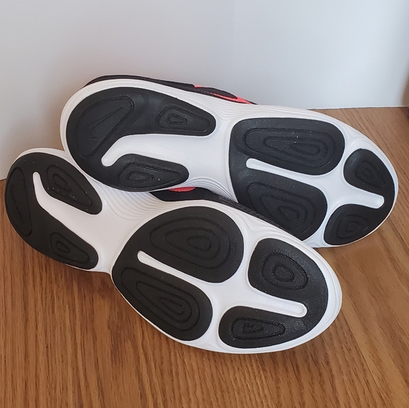 ⭐NIKE REVOLUTION 4 RUNNING SHOES BLACK/RACER PINK - Picture 3 of 4